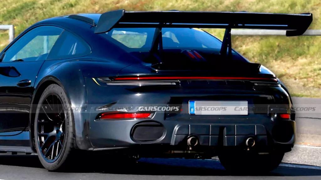全新保时捷911 GT2 RS谍照曝光：展示夸张宽体轮拱，性能超越GT3 RS